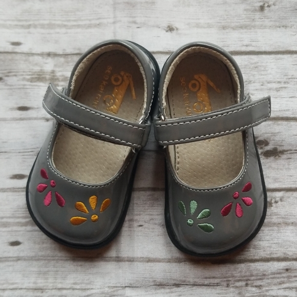 Grey Patent Mary Jane's - Picture 2 of 4